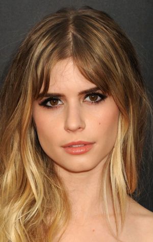 Poster Carlson Young